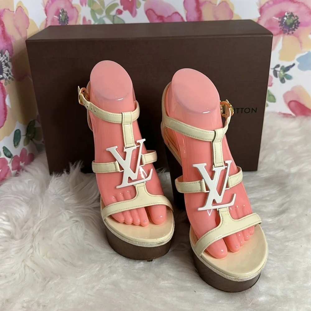 💯Authentic Louis Vuitton Wedges Sandals🍀